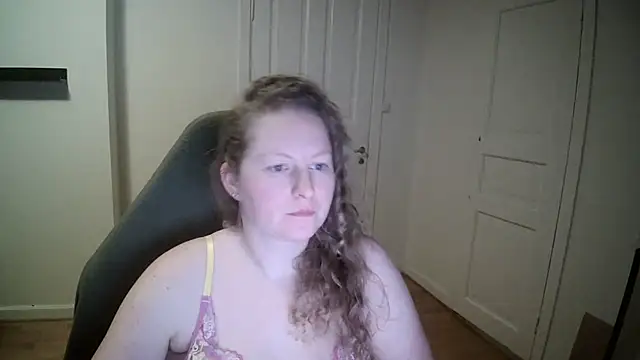 Girlnina-1995 online show from 02/03/25, 06:28