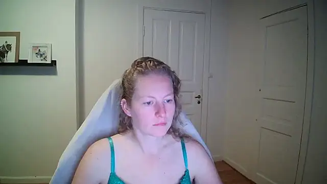 Girlnina-1995 online show from 09/18/25, 07:43