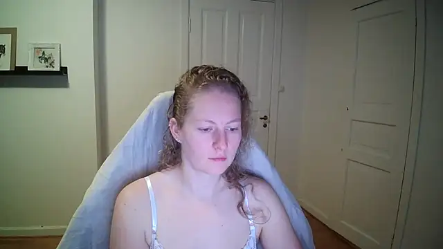 Girlnina-1995 online show from 10/30/25, 09:33