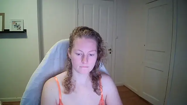 Girlnina-1995 online show from 11/26/25, 09:32