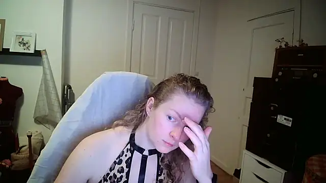 Girlnina-1995 online show from 12/15/25, 07:12