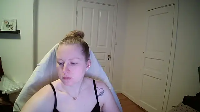 Girlnina-1995 online show from 03/05/26, 09:27