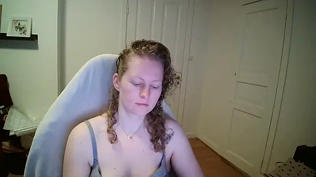 Girlnina-1995 online show from 03/11/26, 09:37