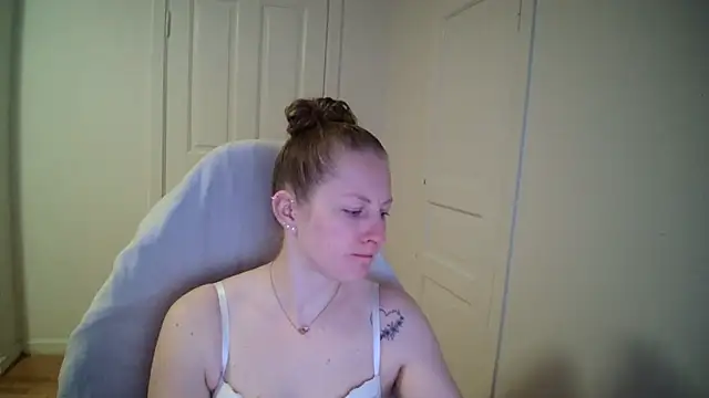 Girlnina-1995 online show from 04/01/26, 07:31