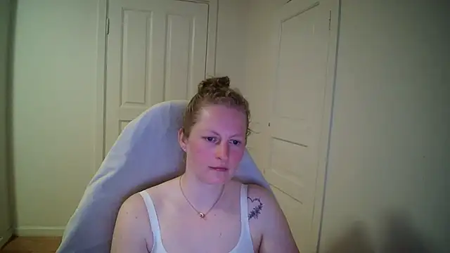 Girlnina-1995 online show from 04/21/26, 06:12