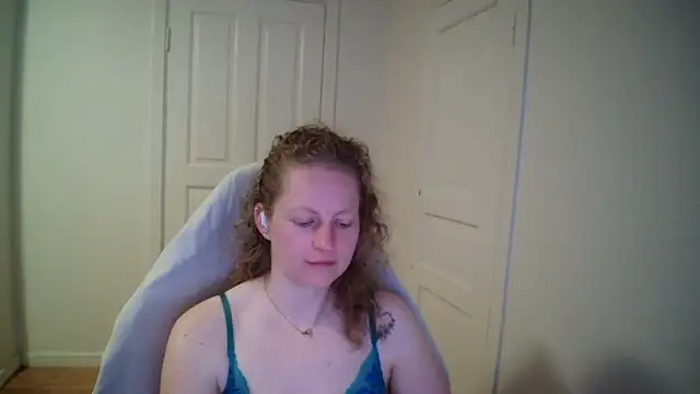 Girlnina-1995 online show from 04/22/26, 06:38