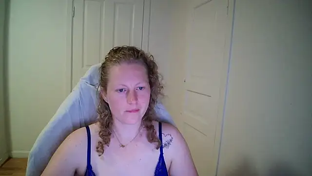 Snapshot of Girlnina-1995 chatting on 05/20/26, 06:14 Girlnina-1995 online show from 05/20/26, 06:14