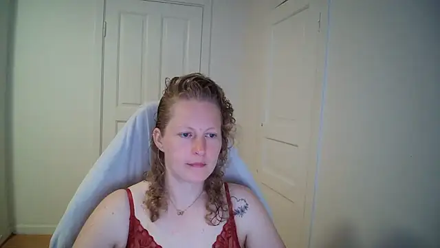 Snapshot of Girlnina-1995 chatting on 05/21/26, 10:44 Girlnina-1995 online show from 05/21/26, 10:44