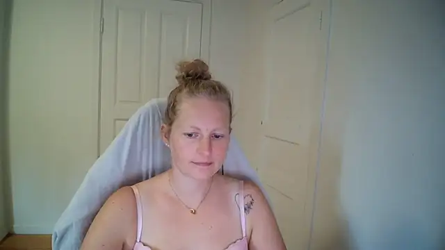 Girlnina-1995 online show from 07/20/26, 10:39