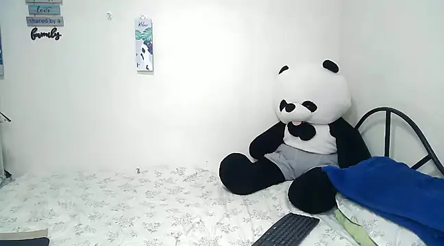 Snapshot of rihanna22 chatting on 02/08/25, 02:27 rihanna22 online show from 02/08/25, 02:27