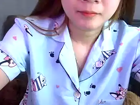 Snapshot of Bee_2k chatting on 12/16/24, 05:06 Bee 2k online show from 12/16/24, 05:06