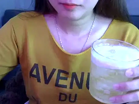 Snapshot of Bee_2k chatting on 12/19/24, 05:18 Bee 2k online show from 12/19/24, 05:18