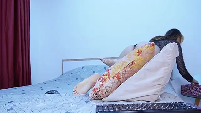 Snapshot of lola_vlad chatting on 02/26/26, 10:31 lola vlad online show from 02/26/26, 10:31