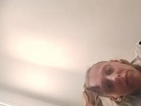 eatmeplease44 online show from 09/27/25, 07:08