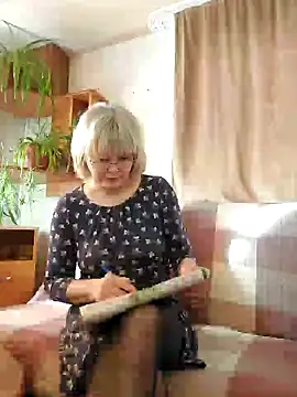 Snapshot of IrmaRose chatting on 02/14/25, 06:23 IrmaRose online show from 02/14/25, 06:23