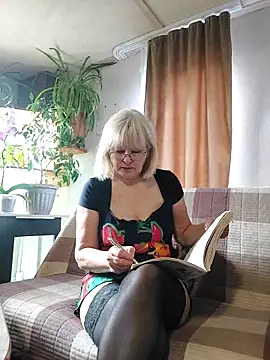 Snapshot of IrmaRose chatting on 10/02/25, 05:03 IrmaRose online show from 10/02/25, 05:03