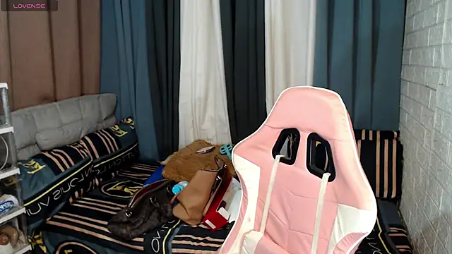 Snapshot of MagnificatMistress chatting on 01/12/25, 12:39 MagnificatMistress online show from 01/12/25, 12:39