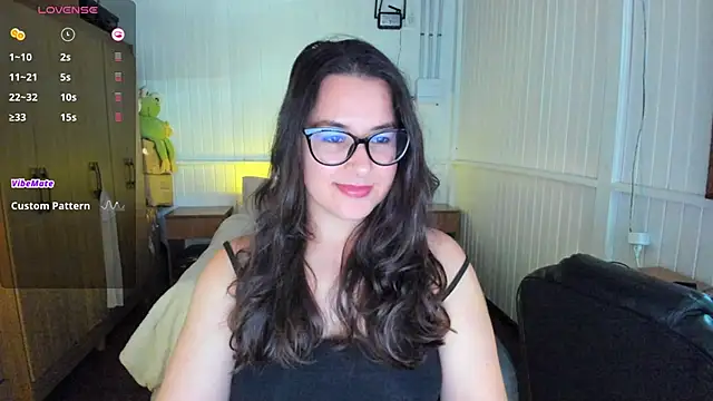 Snapshot of anna_love_hot chatting on 02/25/25, 07:47 anna love hot online show from 02/25/25, 07:47