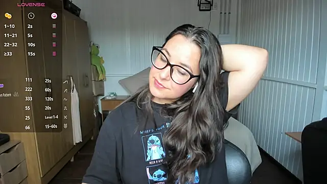 Snapshot of anna_love_hot chatting on 02/27/25, 08:31 anna love hot online show from 02/27/25, 08:31