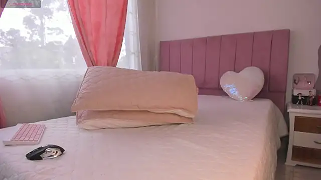 whitneyhot online show from 09/19/25, 11:22