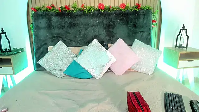 Karlagonzales  online show from 12/02/25, 10:31