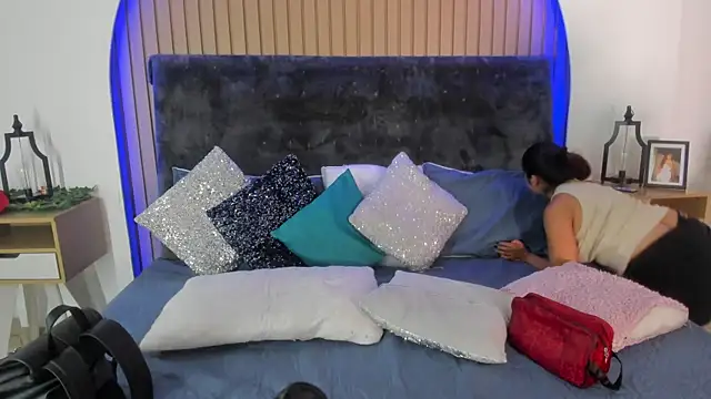 Karlagonzales  online show from 04/15/26, 07:32