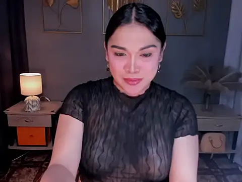 Snapshot of MaxeneCullens chatting on 11/17/25, 03:01 MaxeneCullens online show from 11/17/25, 03:01