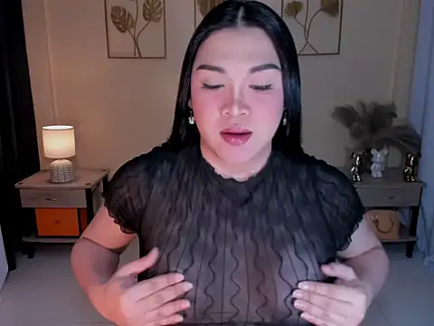 Snapshot of MaxeneCullens chatting on 12/20/25, 05:25 MaxeneCullens online show from 12/20/25, 05:25