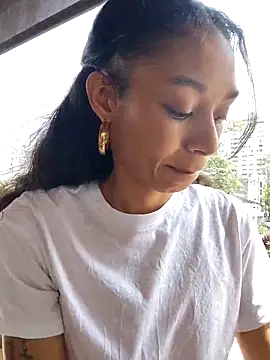 Leaberry online show from 10/28/25, 03:25