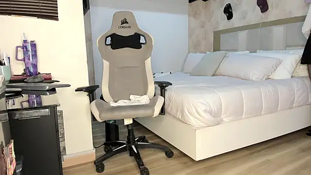 stefializon online show from 11/28/25, 02:58