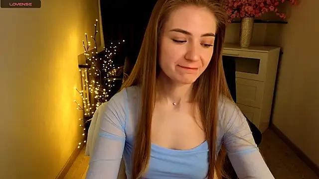 Snapshot of Adelyna_Bird chatting on 05/18/26, 07:03 Adelyna Bird online show from 05/18/26, 07:03