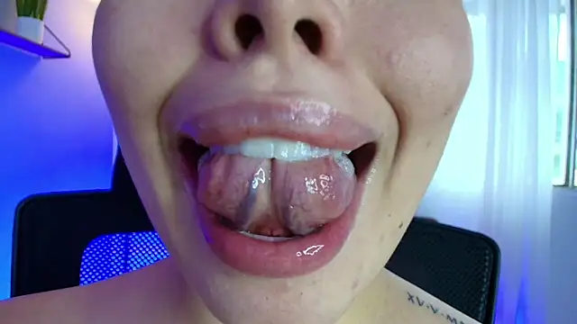 lisbet21x online show from 01/30/25, 10:08