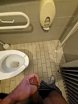 Snapshot of Dolceporco19 chatting on 01/24/25, 04:17 Dolceporco19 online show from 01/24/25, 04:17