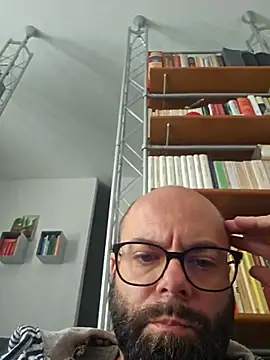 Snapshot of Dolceporco19 chatting on 10/26/25, 10:43 Dolceporco19 online show from 10/26/25, 10:43