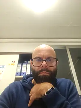 Snapshot of Dolceporco19 chatting on 12/17/25, 04:13 Dolceporco19 online show from 12/17/25, 04:13