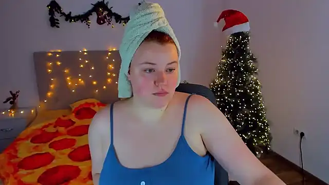 Snapshot of PolinaSalvatore chatting on 12/25/24, 09:11 PolinaSalvatore online show from 12/25/24, 09:11