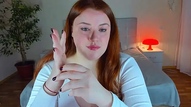 Snapshot of PolinaSalvatore chatting on 12/13/25, 07:53 PolinaSalvatore online show from 12/13/25, 07:53