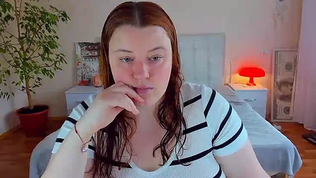 Snapshot of PolinaSalvatore chatting on 05/19/26, 02:45 PolinaSalvatore online show from 05/19/26, 02:45