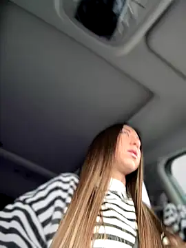 Snapshot of EvaCatt chatting on 11/12/25, 04:02 EvaCatt online show from 11/12/25, 04:02