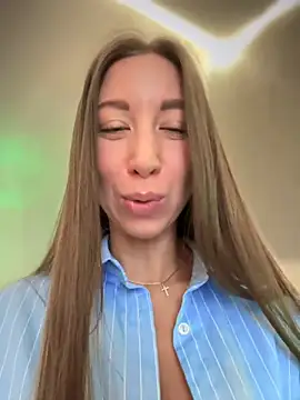 Snapshot of EvaCatt chatting on 11/23/25, 03:39 EvaCatt online show from 11/23/25, 03:39