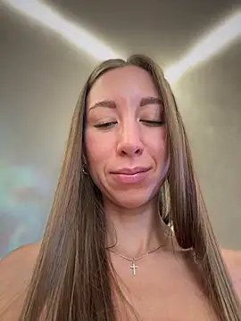 Snapshot of EvaCatt chatting on 11/26/25, 04:02 EvaCatt online show from 11/26/25, 04:02