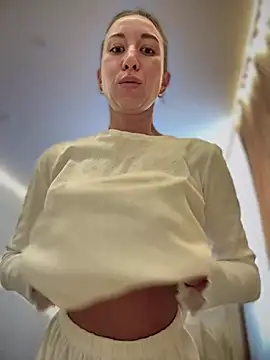 Snapshot of EvaCatt chatting on 01/15/26, 03:55 EvaCatt online show from 01/15/26, 03:55