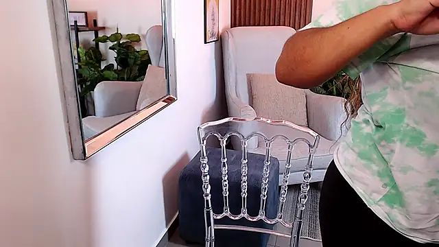 Snapshot of Kenya--Buhle chatting on 02/18/25, 06:15 Kenya--Buhle online show from 02/18/25, 06:15
