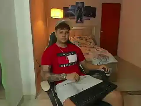 Snapshot of Jake_simons chatting on 12/18/24, 12:29 Jake simons online show from 12/18/24, 12:29