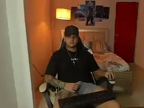 Snapshot of Jake_simons chatting on 12/20/24, 02:08 Jake simons online show from 12/20/24, 02:08