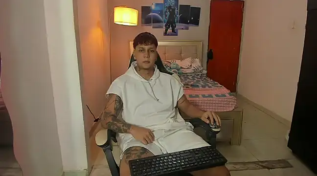 Snapshot of Jake_simons chatting on 12/29/24, 02:27 Jake simons online show from 12/29/24, 02:27