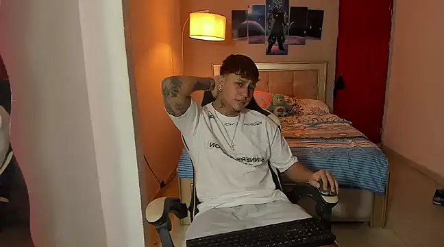 Snapshot of Jake_simons chatting on 12/31/24, 02:19 Jake simons online show from 12/31/24, 02:19