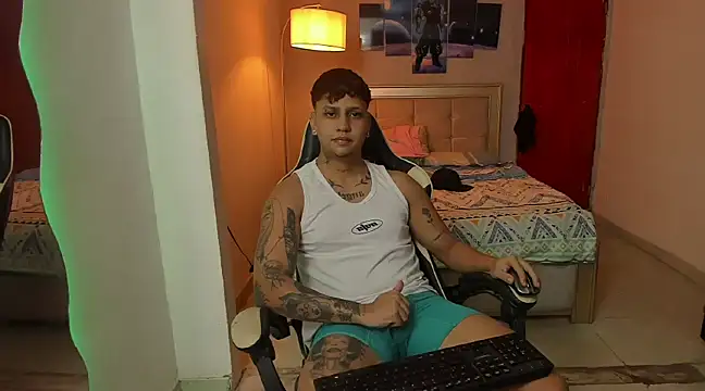 Snapshot of Jake_simons chatting on 01/13/25, 06:16 Jake simons online show from 01/13/25, 06:16