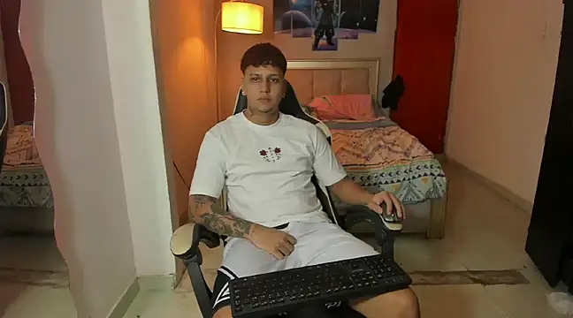 Snapshot of Jake_simons chatting on 01/16/25, 02:30 Jake simons online show from 01/16/25, 02:30