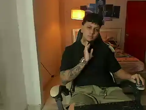 Snapshot of Jake_simons chatting on 03/22/25, 02:05 Jake simons online show from 03/22/25, 02:05